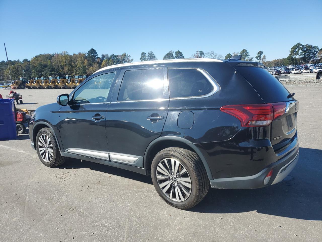 MITSUBISHI OUTLANDER SE