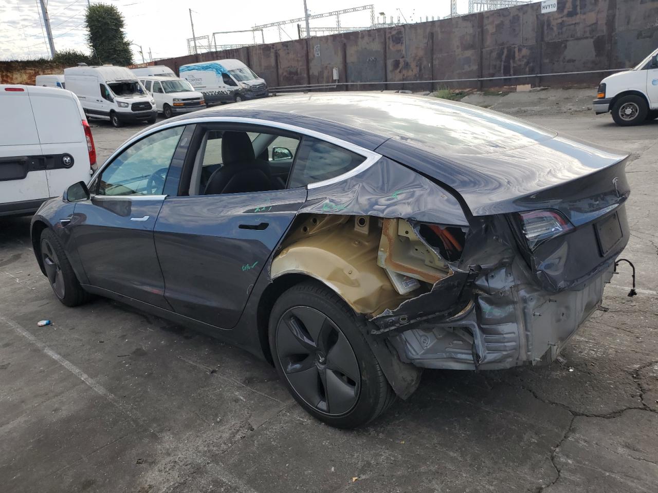 TESLA MODEL 3