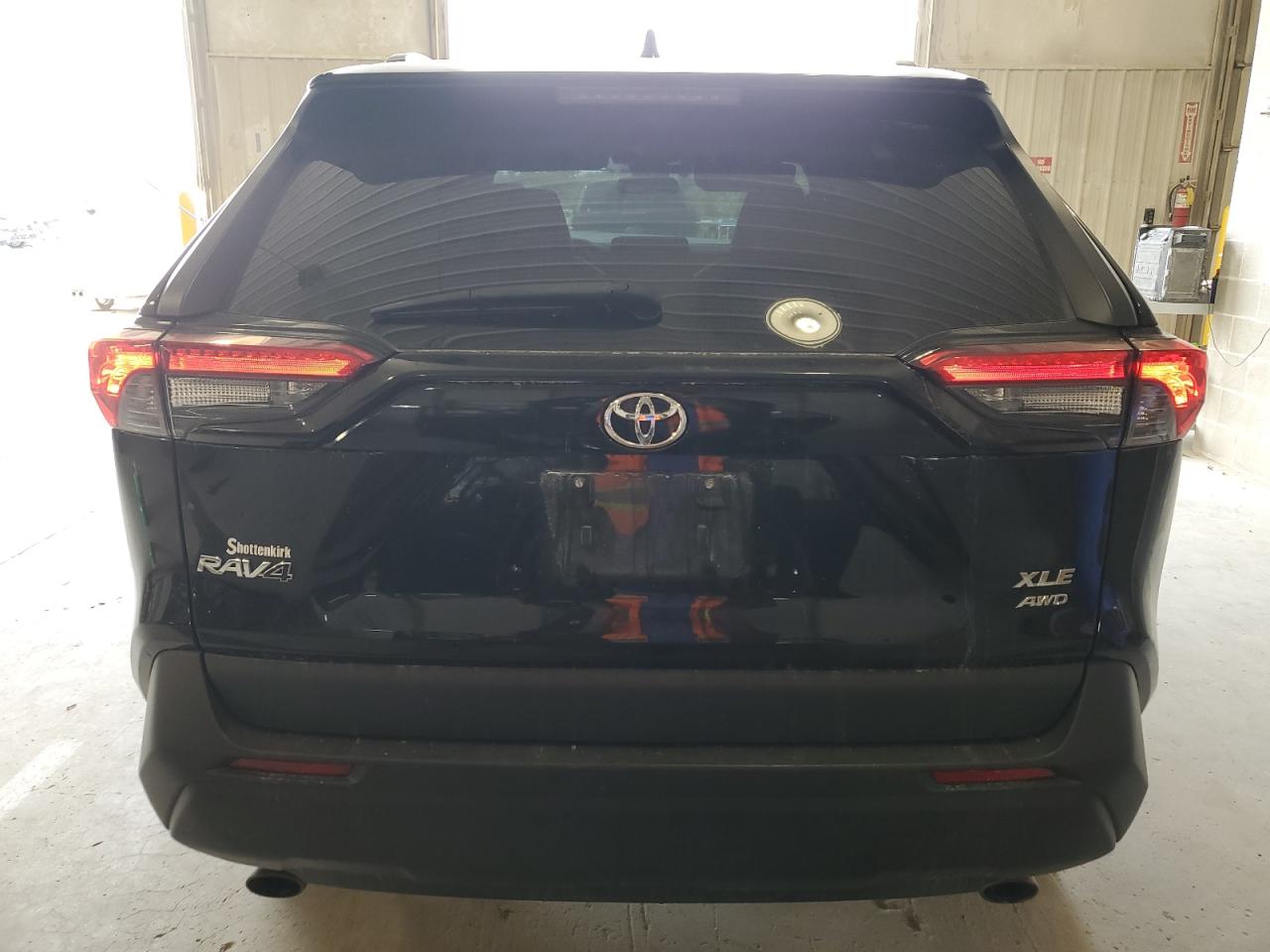 TOYOTA RAV4 XLE PREMIUM
