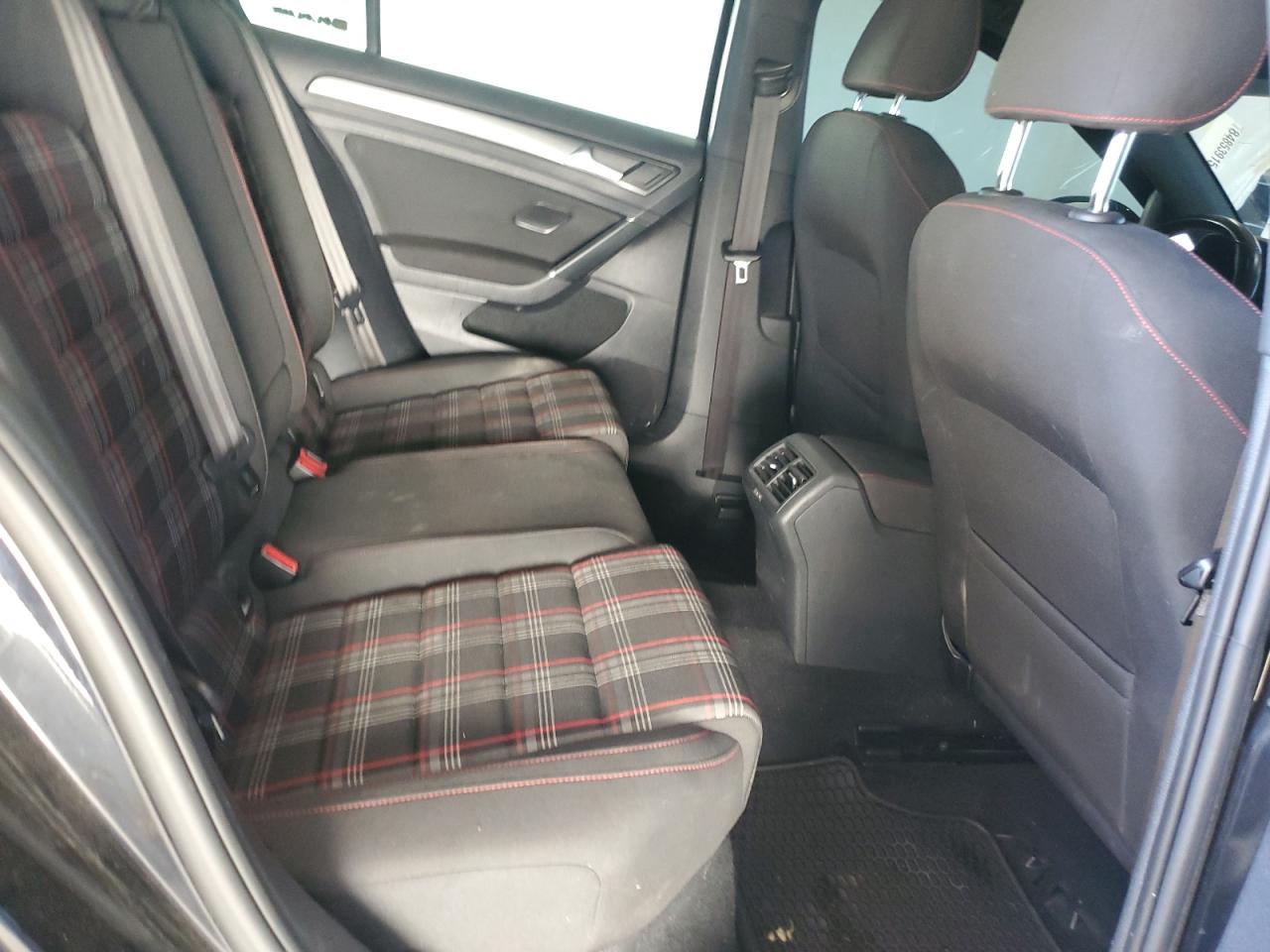 VOLKSWAGEN GOLF GTI S