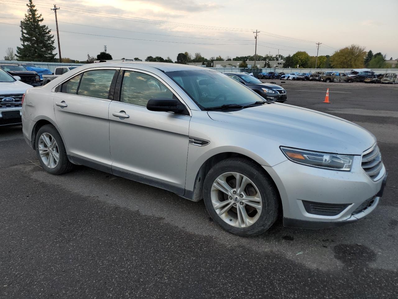 FORD TAURUS SE