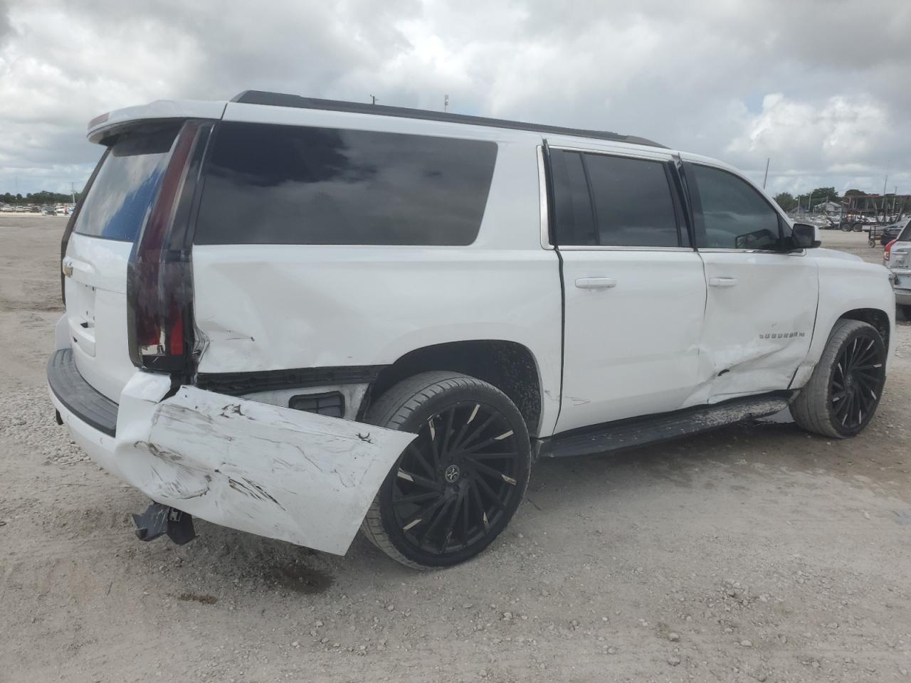 CHEVROLET SUBURBAN C1500 LS