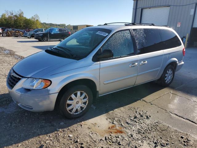 Global Auto Auctions: 2005 CHRYSLER TOWN & COU