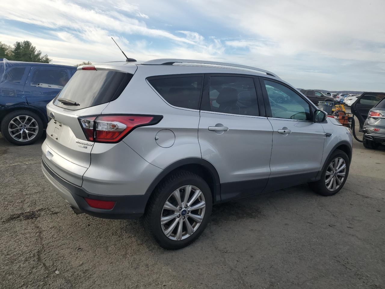 FORD ESCAPE TITANIUM