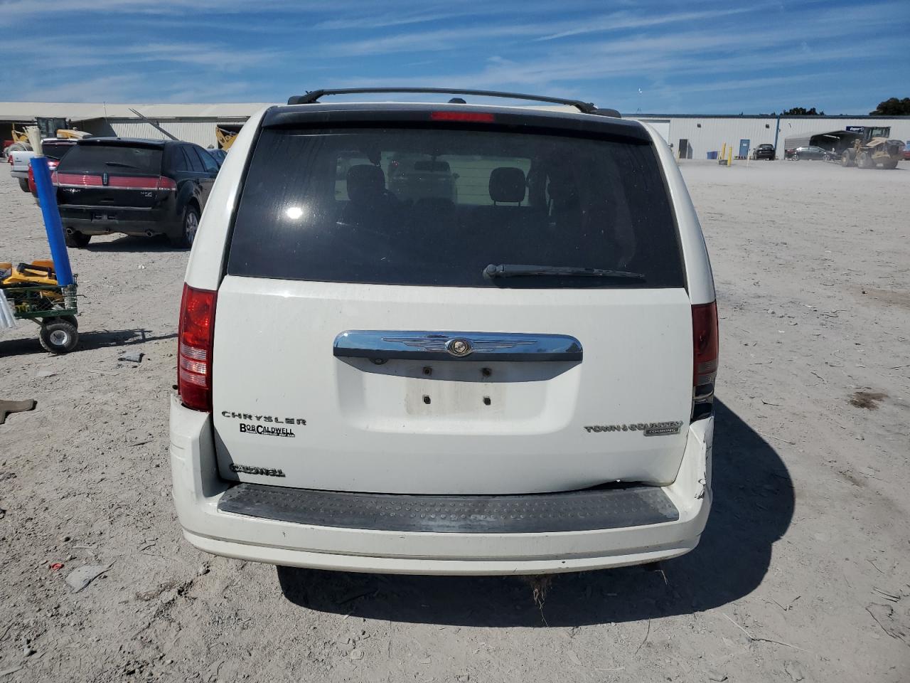 Lot #3282564899 2009 CHRYSLER TOWN & COU