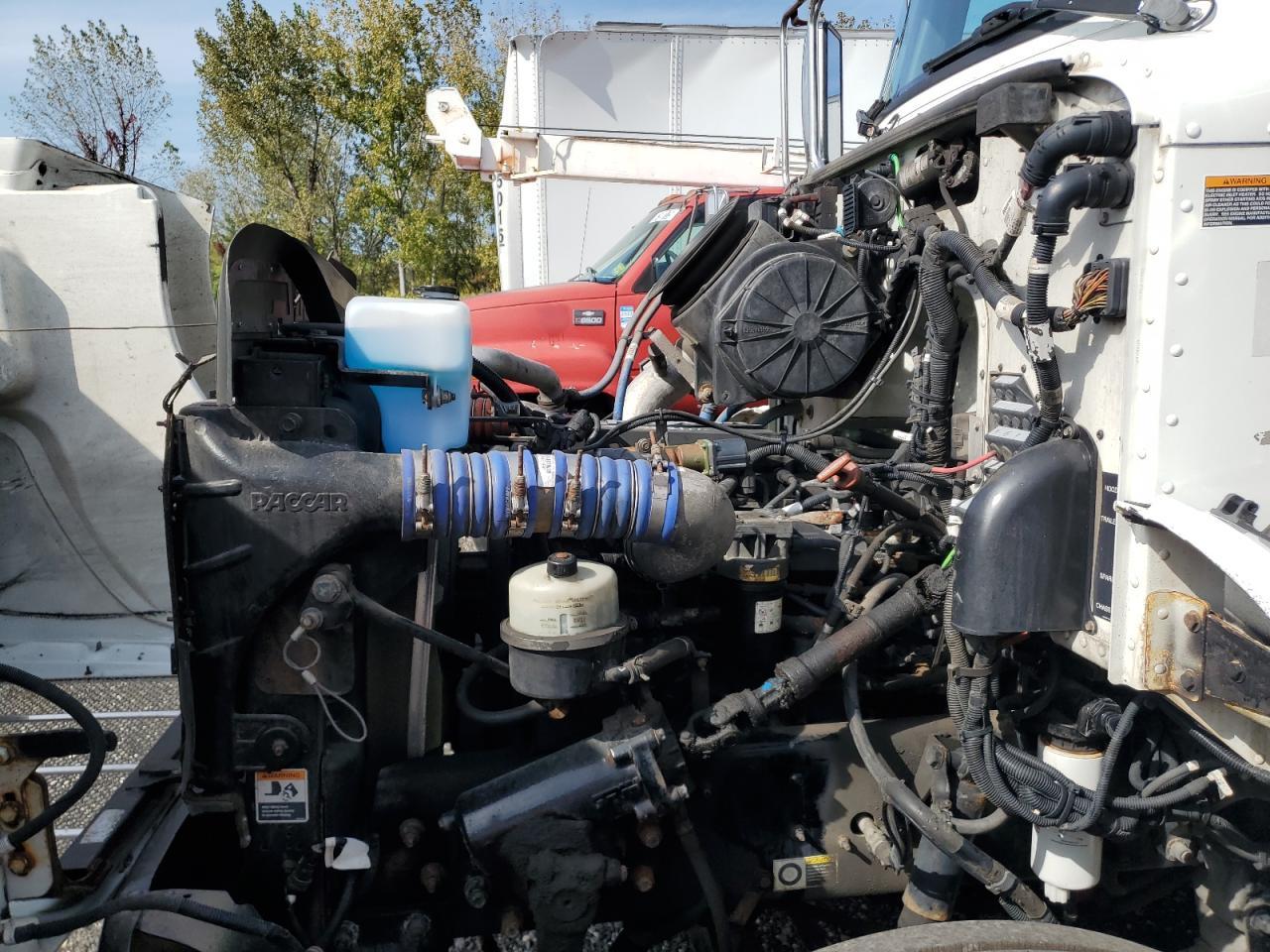 Lot #3265012917 2016 PETERBILT 337