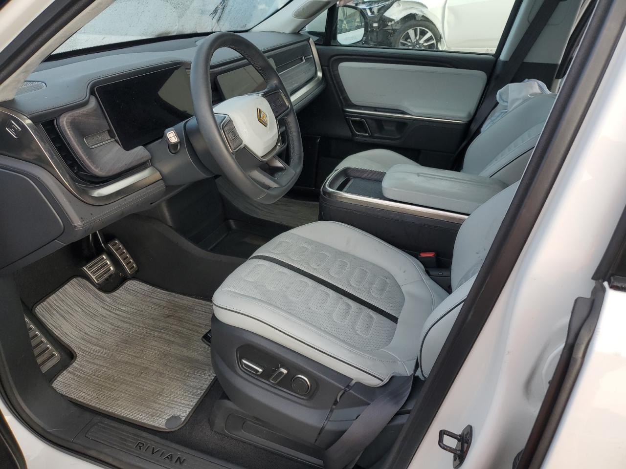 RIVIAN R1S ADVENTURE