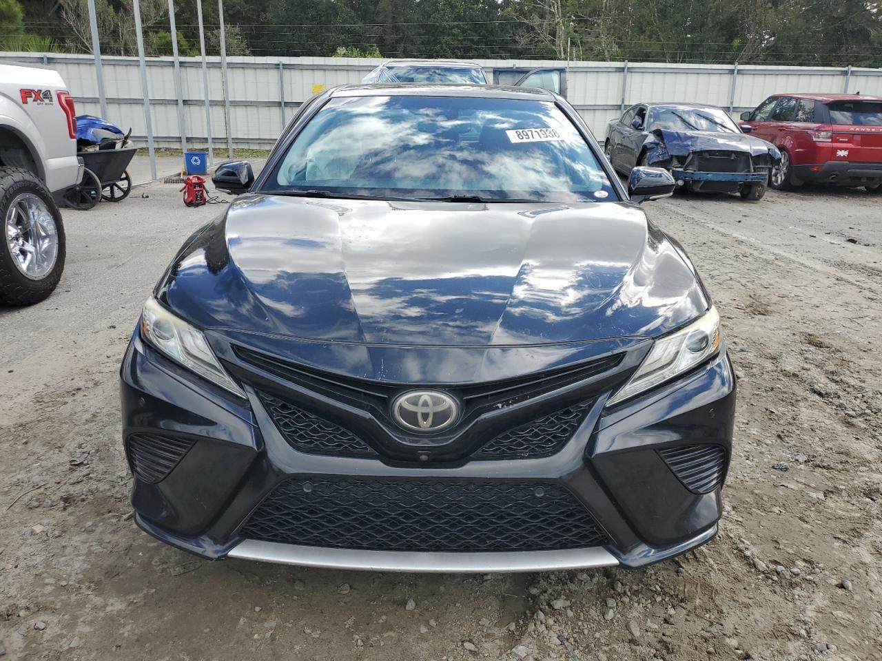TOYOTA CAMRY XSE