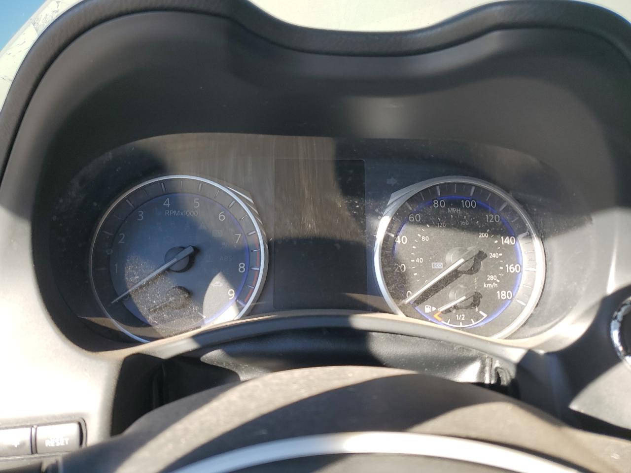 INFINITI Q60 LUXE 300