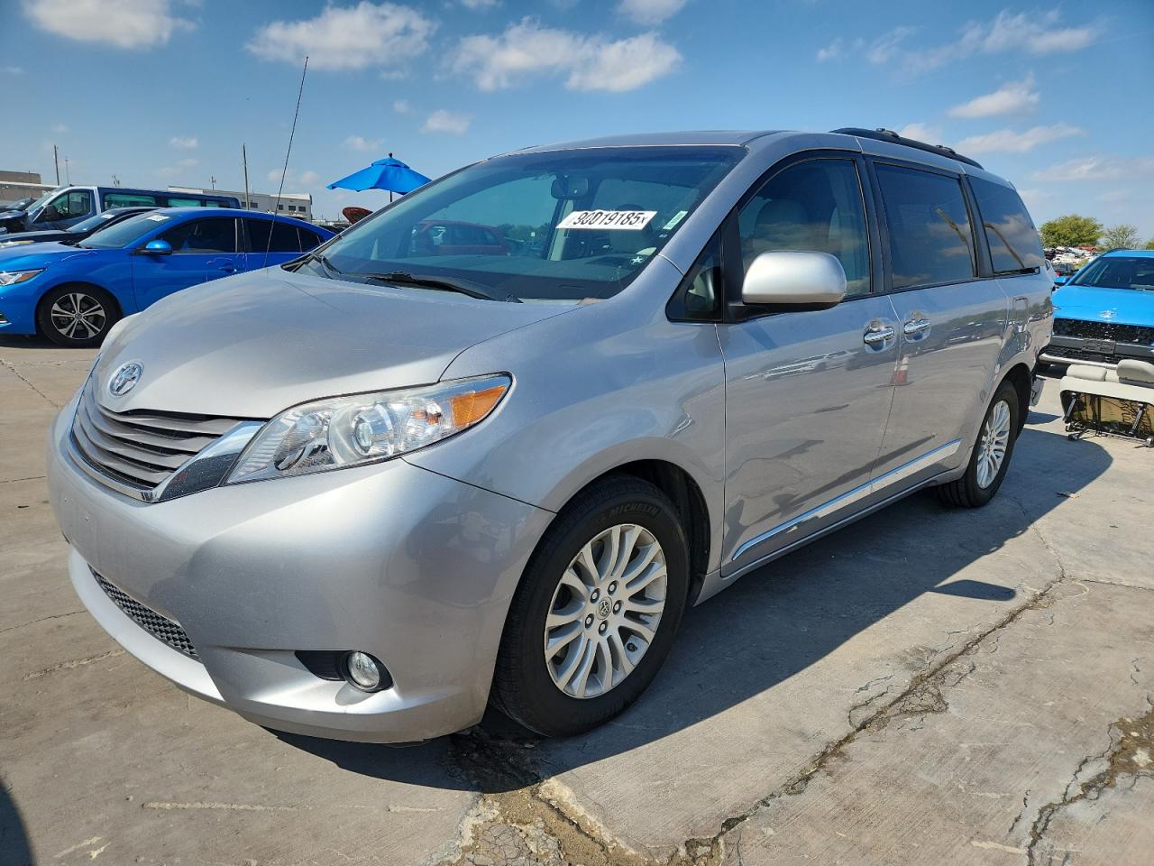 TOYOTA SIENNA XLE