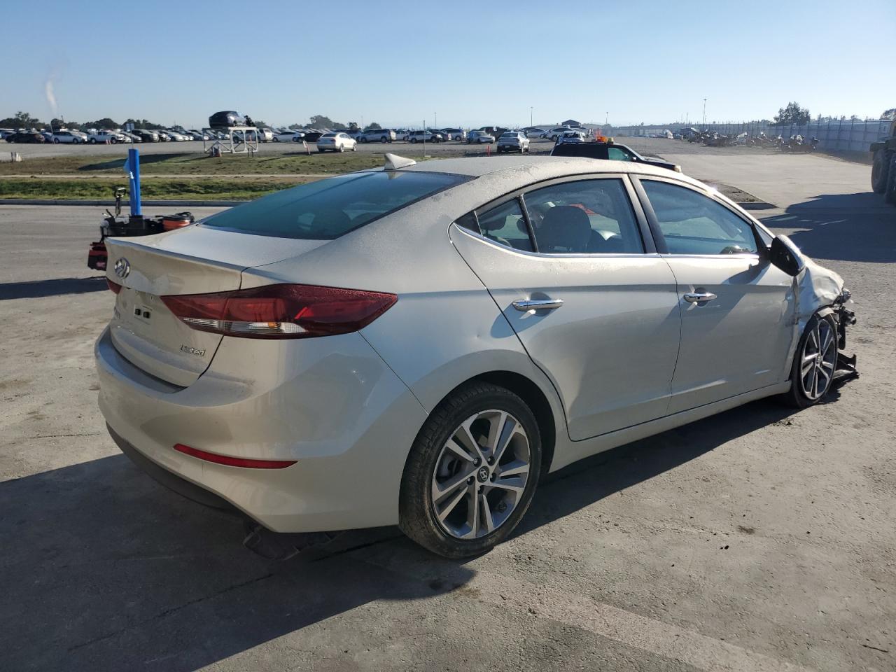 HYUNDAI ELANTRA SE