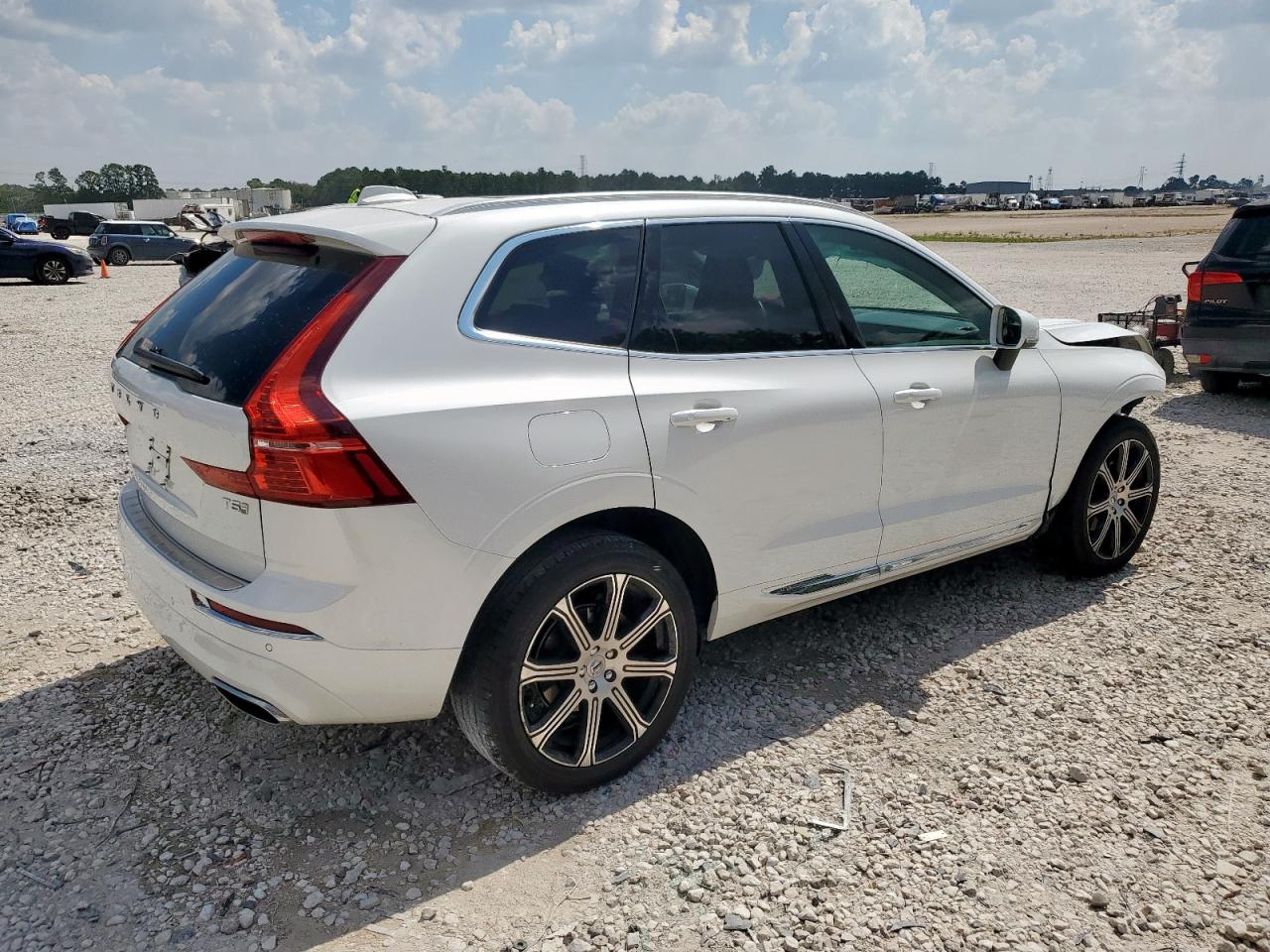 VOLVO XC60 T5 INSCRIPTION