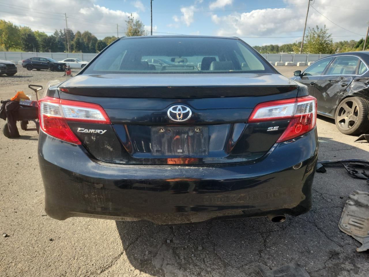 TOYOTA CAMRY BASE