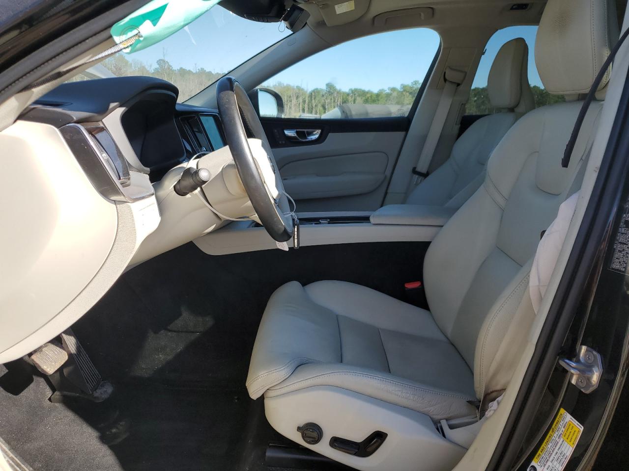 VOLVO XC60 T5 MOMENTUM