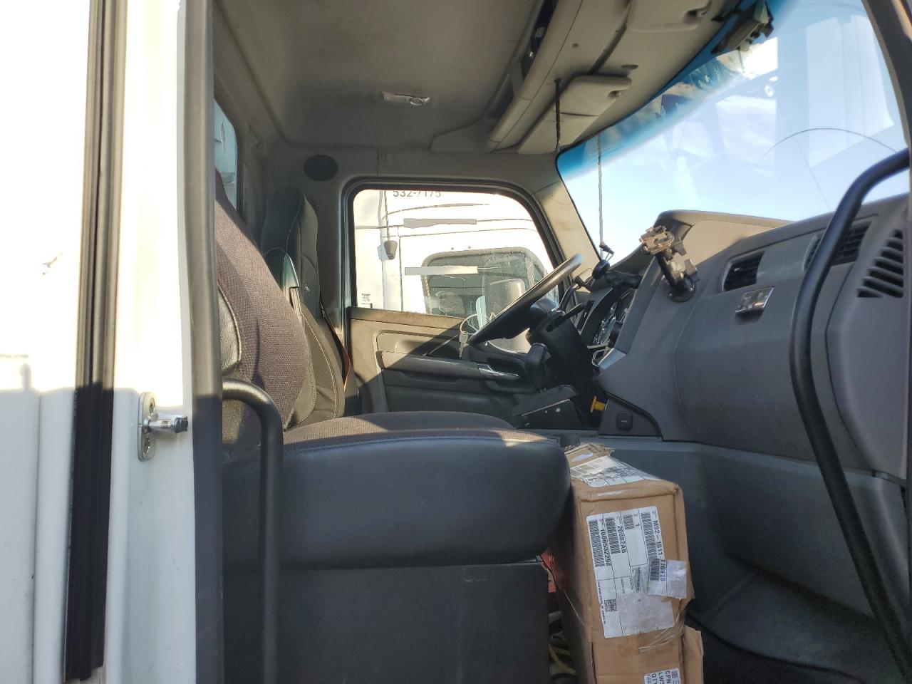 Lot #3265757907 2017 KENWORTH T680