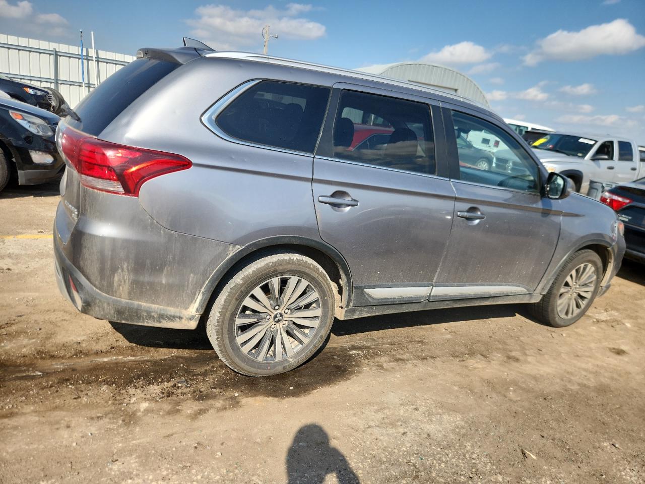 MITSUBISHI OUTLANDER SE