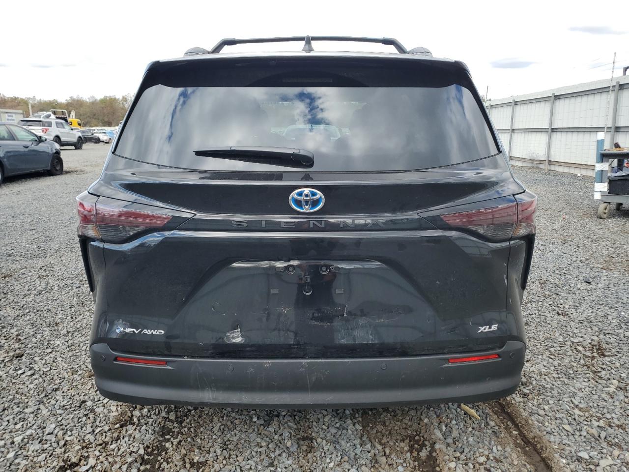 Lot #3318925912 2025 TOYOTA SIENNA XLE