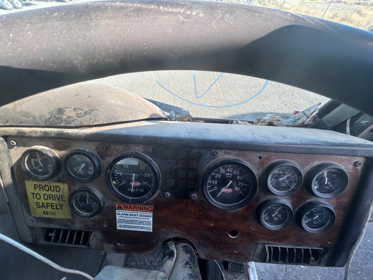 Lot #3286540158 2003 PETERBILT TRACTOR 320