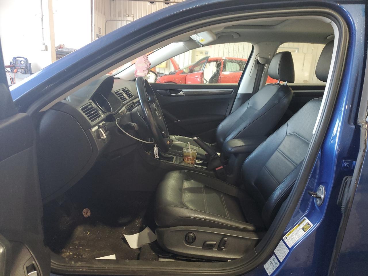 VOLKSWAGEN PASSAT SE