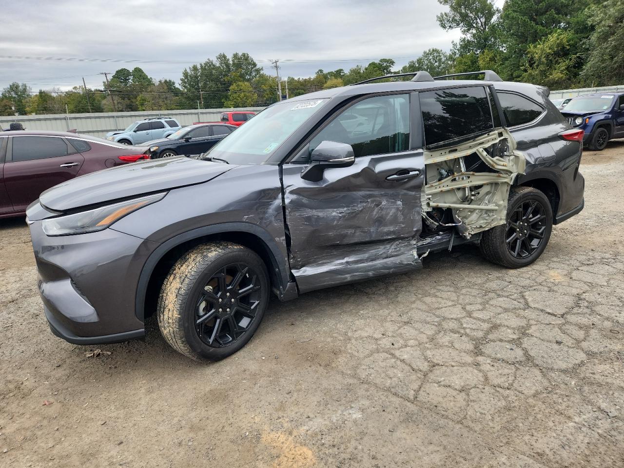 Lot #3301792377 2023 TOYOTA HIGHLANDER