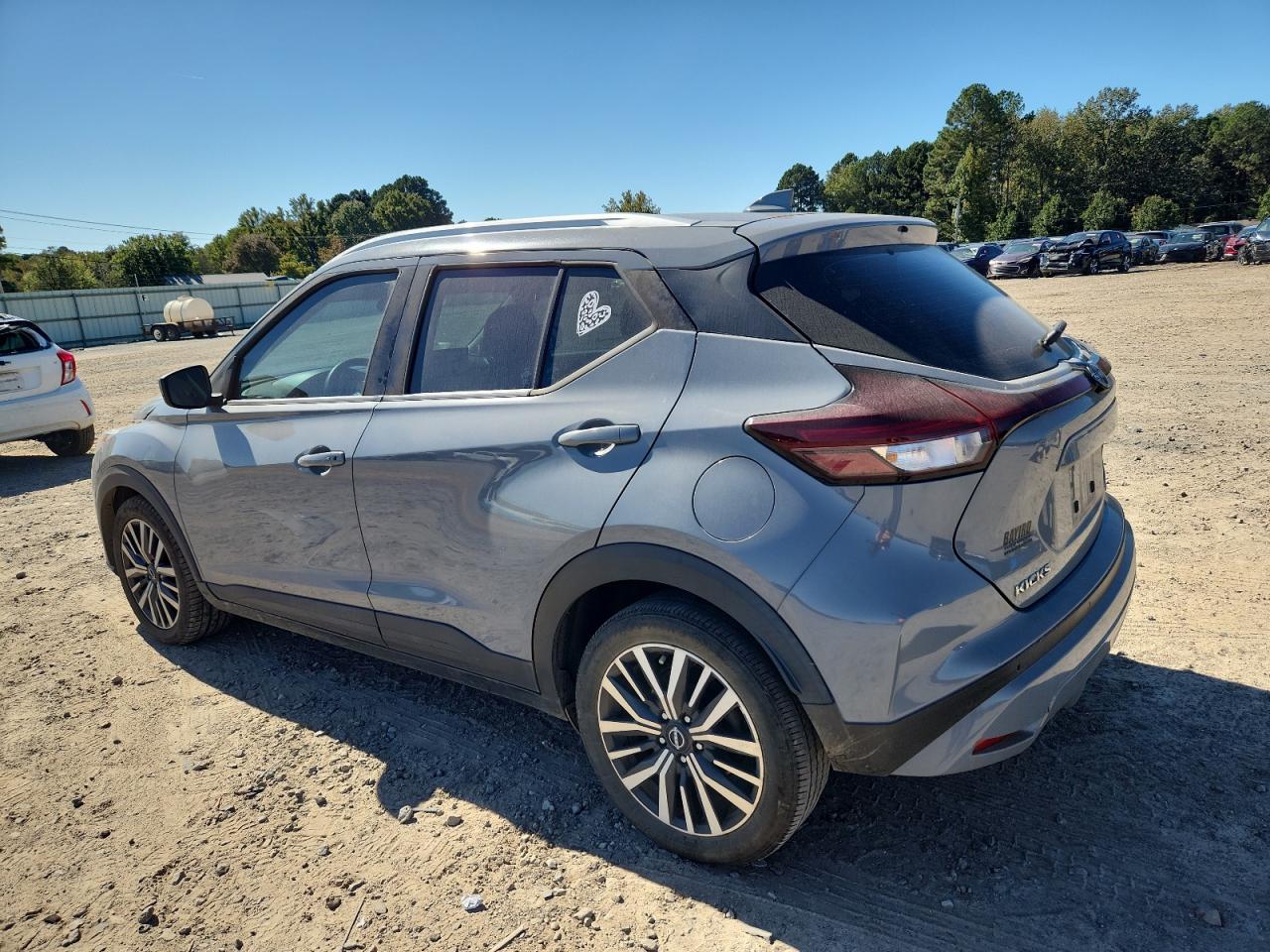 NISSAN KICKS SV