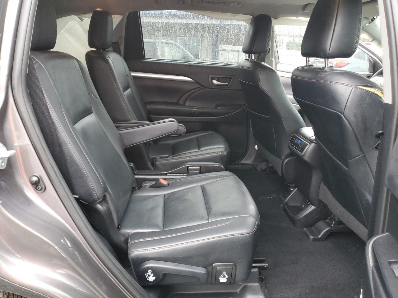 TOYOTA HIGHLANDER SE