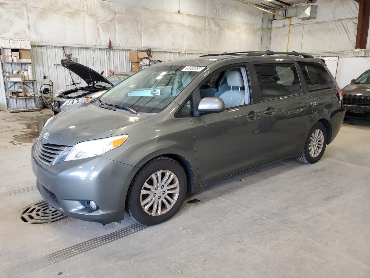 TOYOTA SIENNA XLE