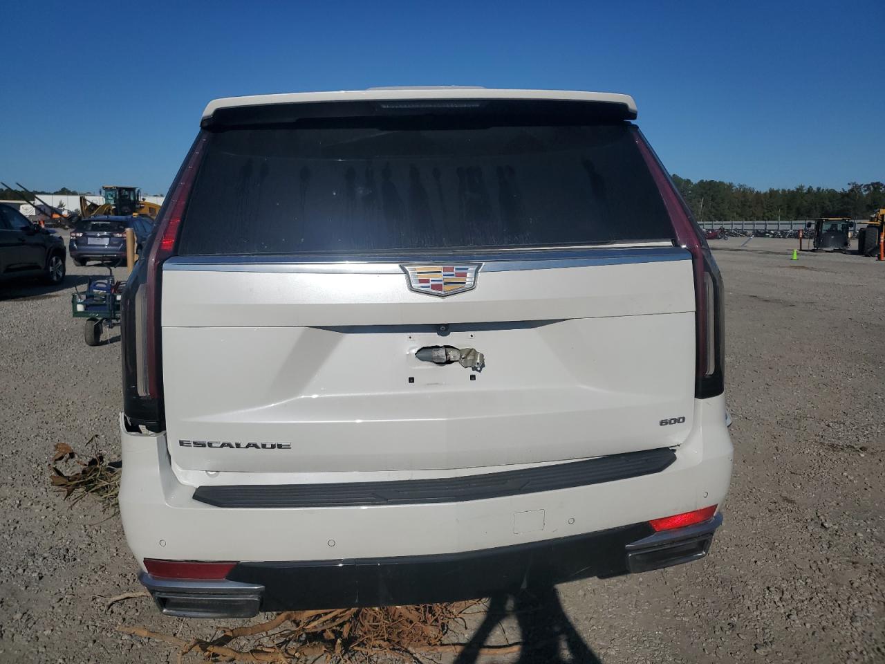 CADILLAC ESCALADE LUXURY