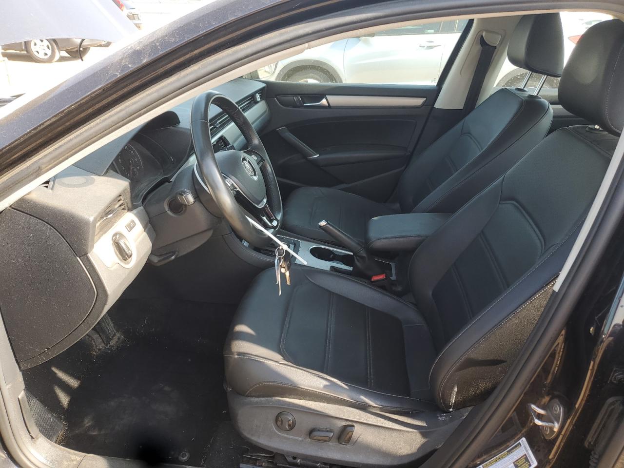 VOLKSWAGEN PASSAT SE