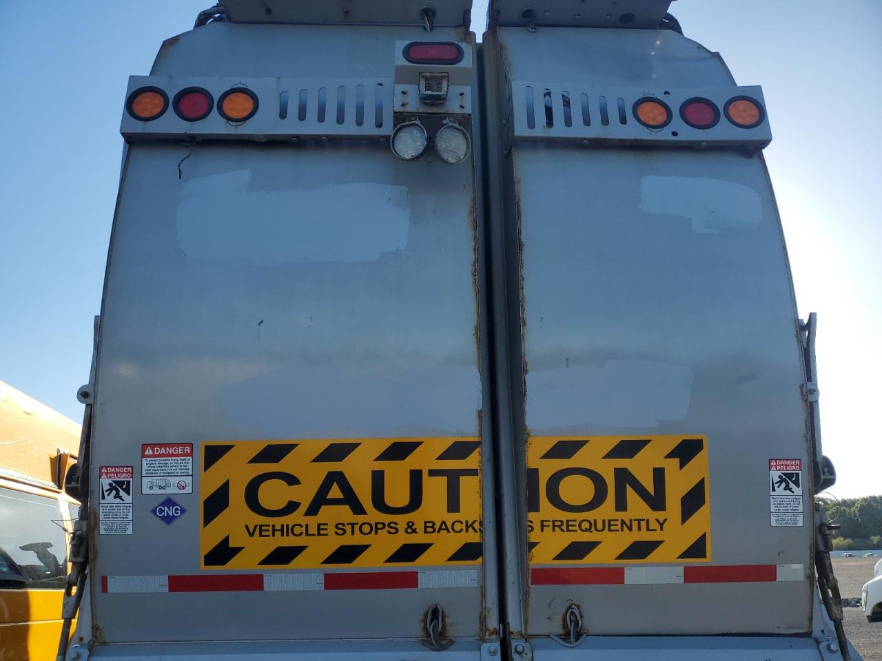 Lot #3297992066 2014 MACK 600 LEU600