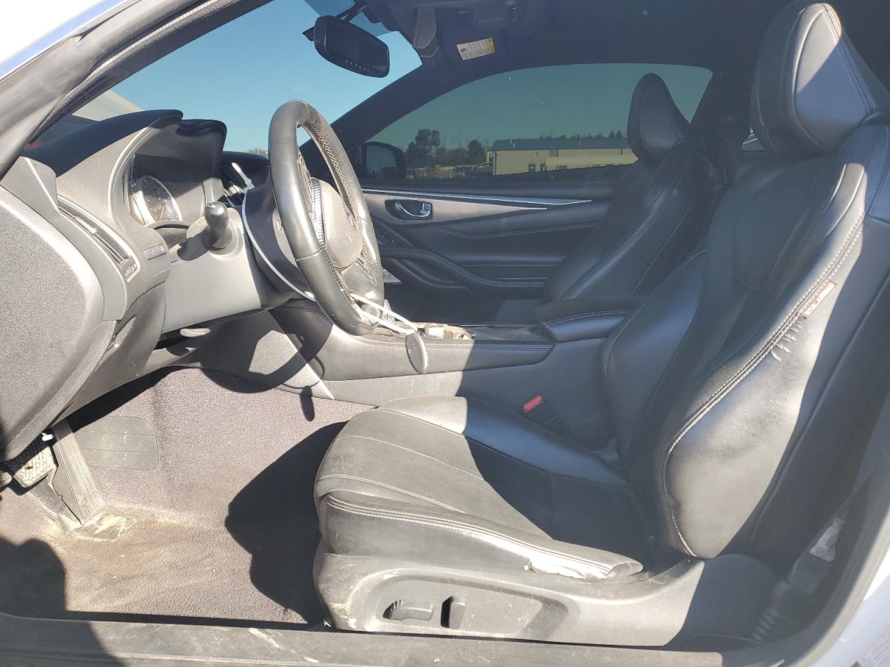 INFINITI Q60 LUXE 300