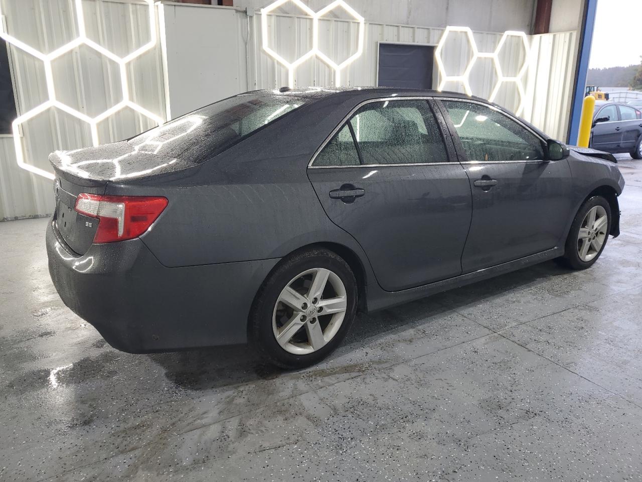 TOYOTA CAMRY BASE