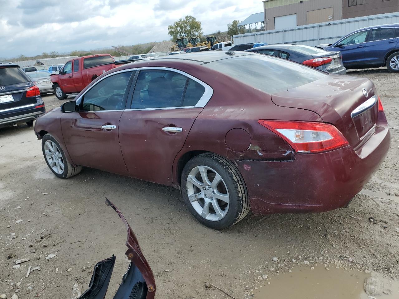 NISSAN MAXIMA S
