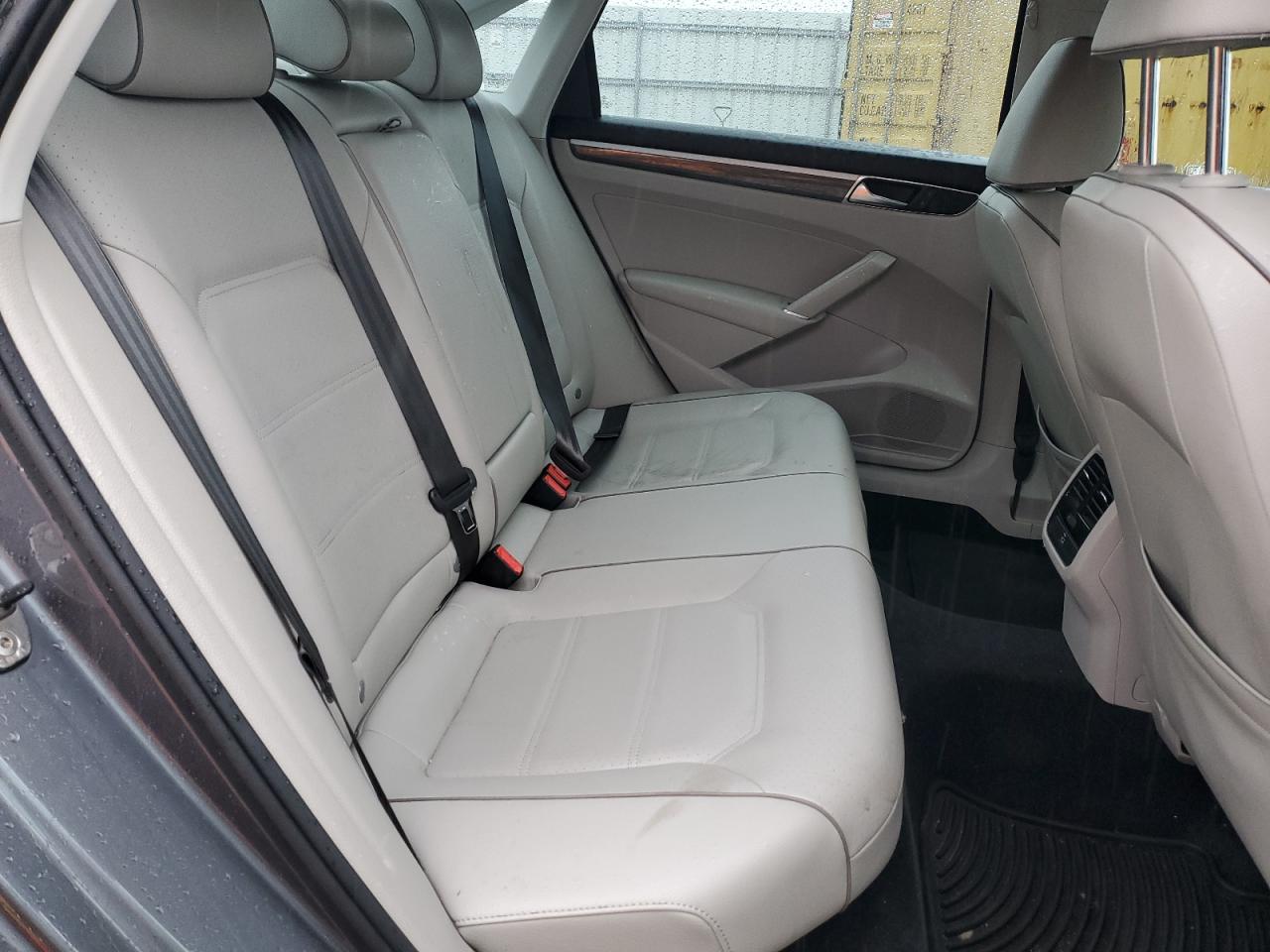 VOLKSWAGEN PASSAT SE