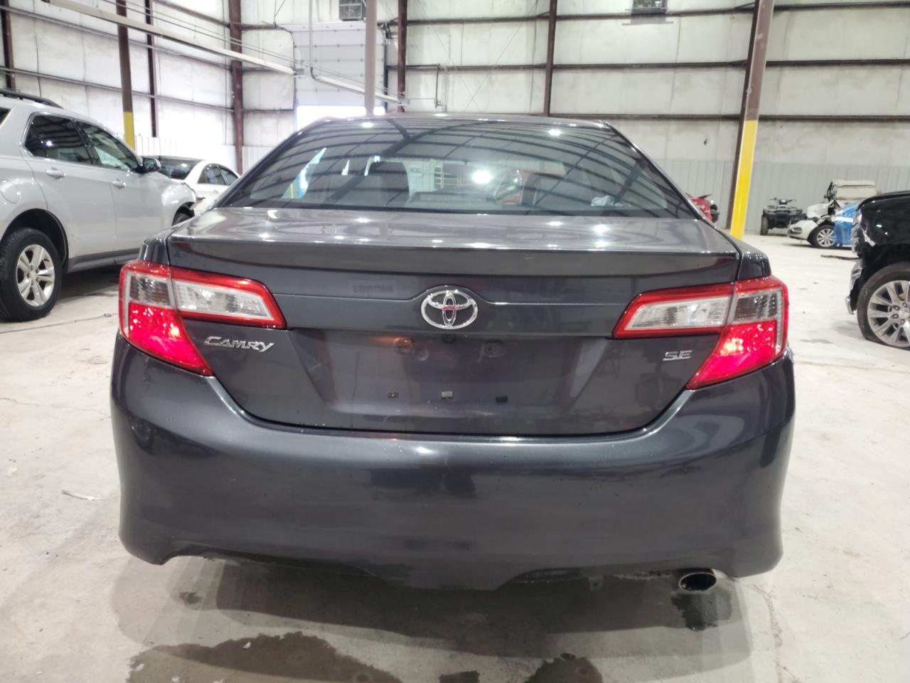 TOYOTA CAMRY BASE