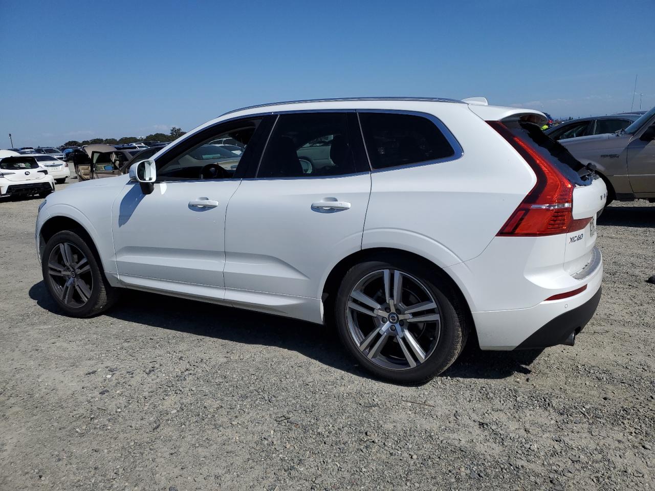VOLVO XC60 T5 MOMENTUM