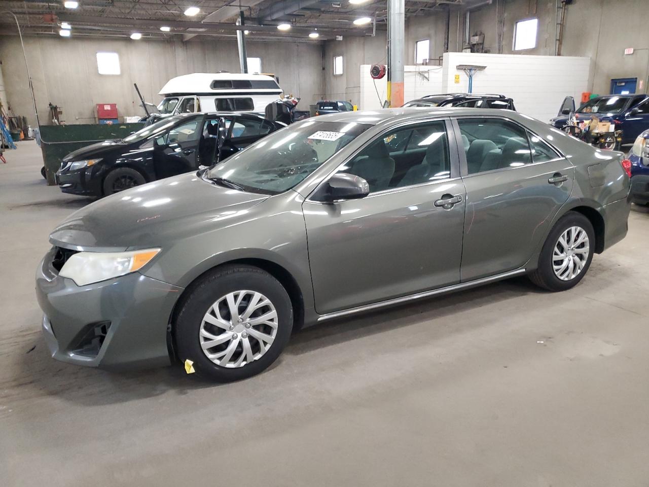 TOYOTA CAMRY BASE