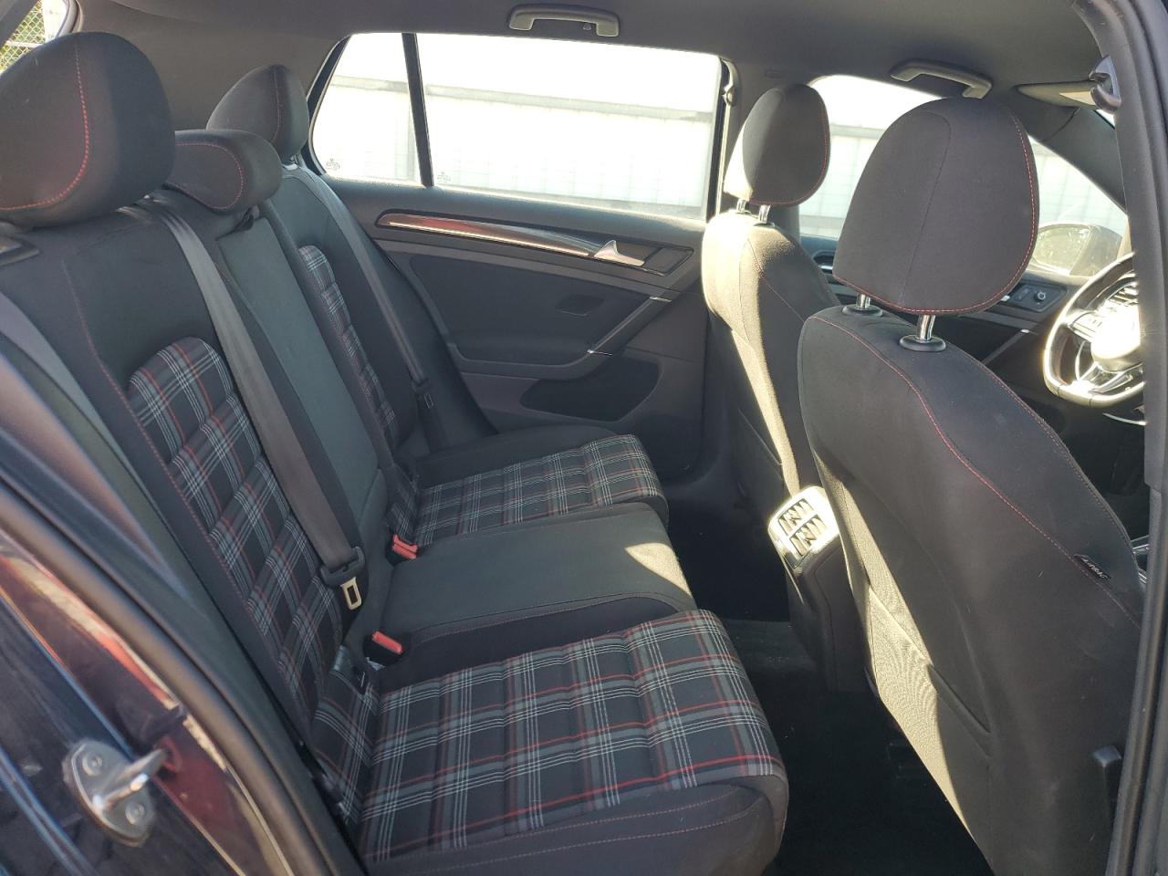 VOLKSWAGEN GOLF GTI S