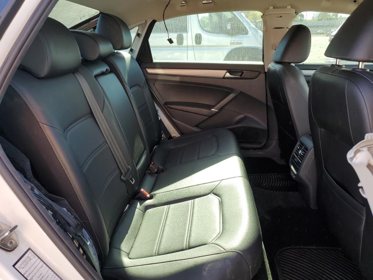 VOLKSWAGEN PASSAT SE