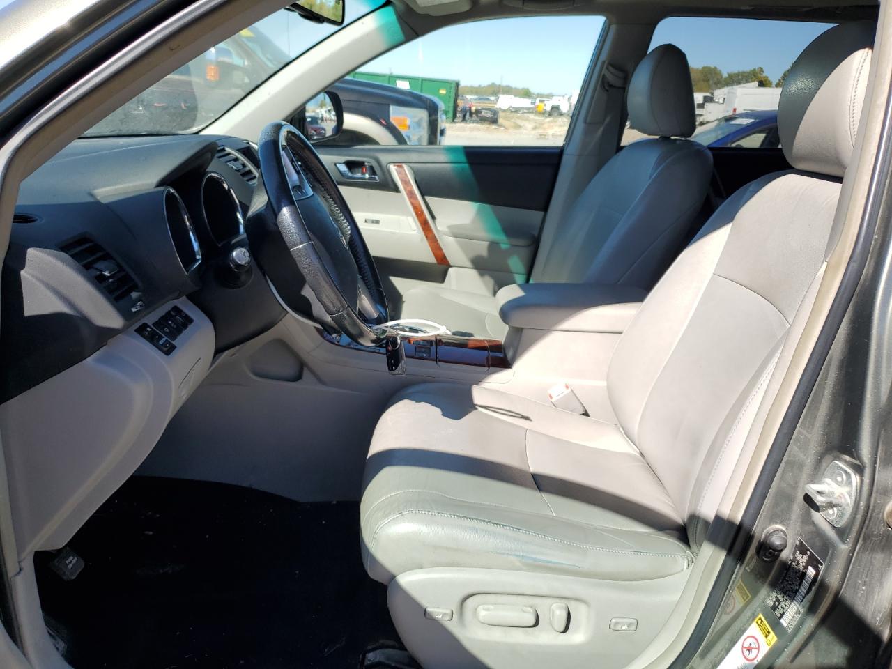 TOYOTA HIGHLANDER LIMITED