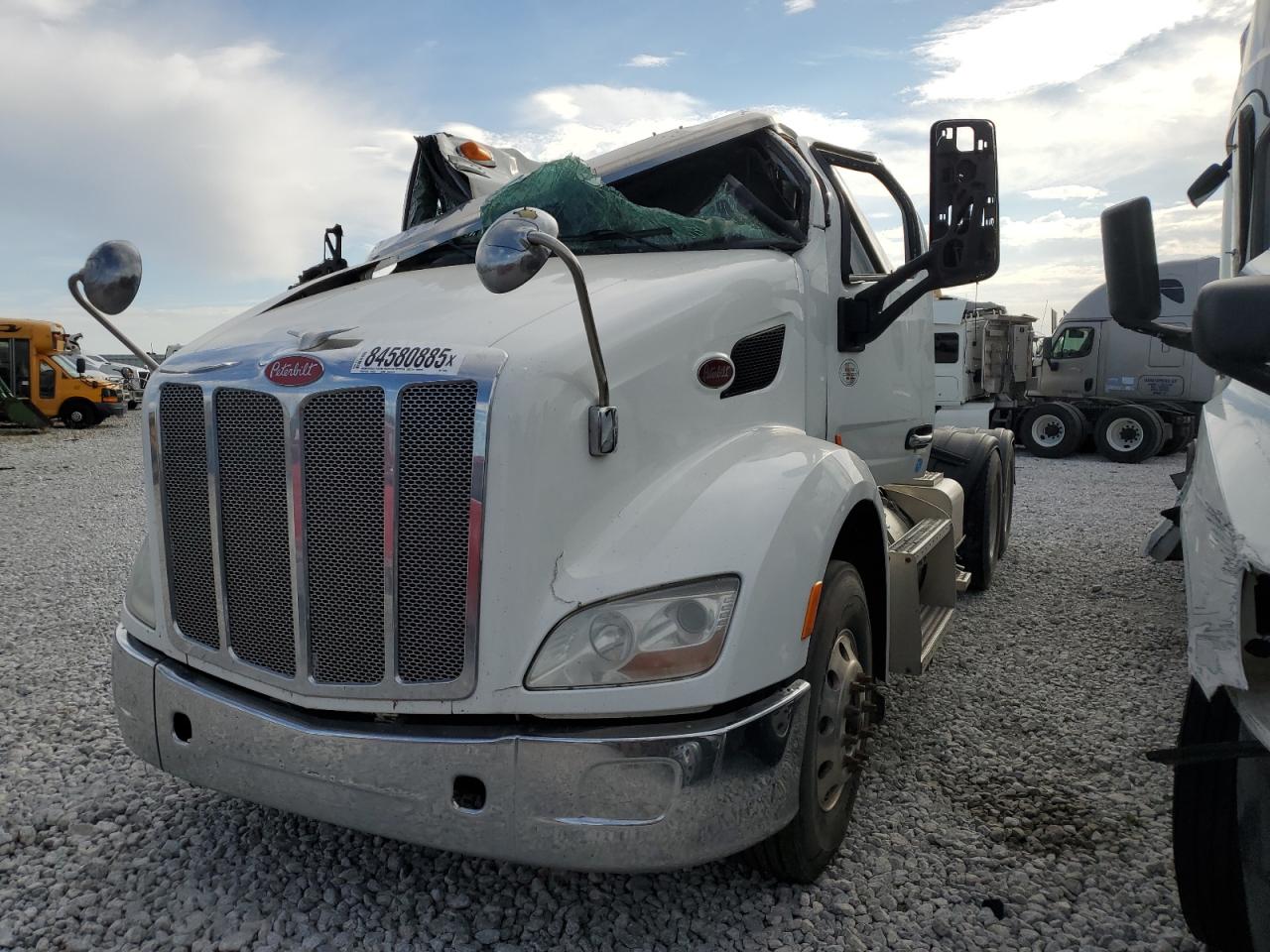 Lot #3274720805 2018 PETERBILT TRACTOR 579