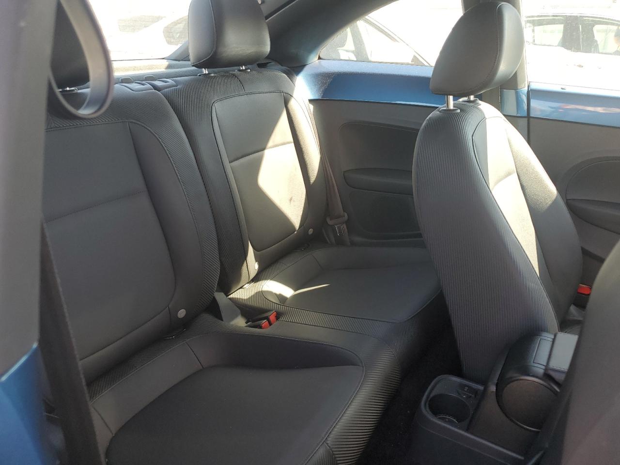 VOLKSWAGEN BEETLE SE