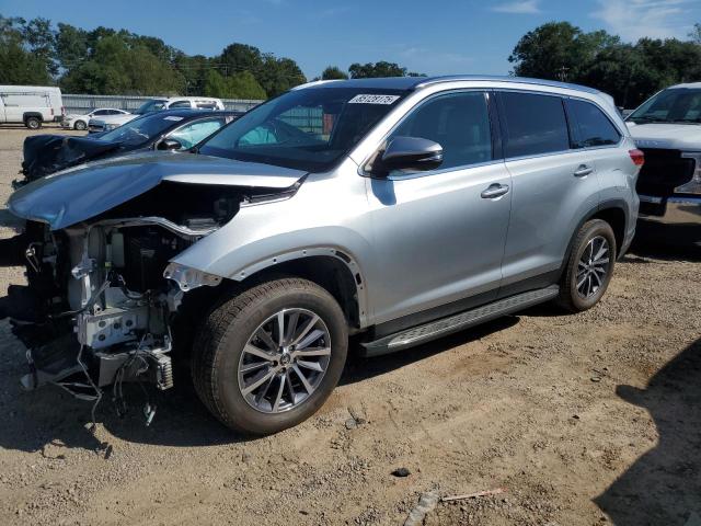 2019 TOYOTA HIGHLANDER SE 5TDKZRFH9KS565587