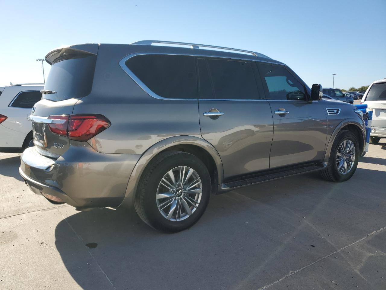 INFINITI QX80 LUXE