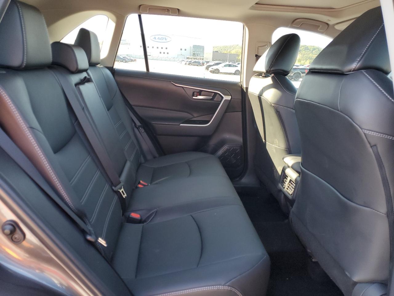 TOYOTA RAV4 XLE PREMIUM