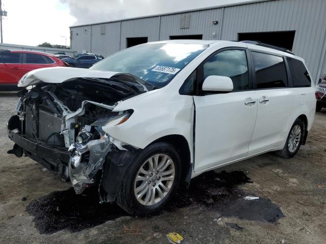 TOYOTA SIENNA XLE