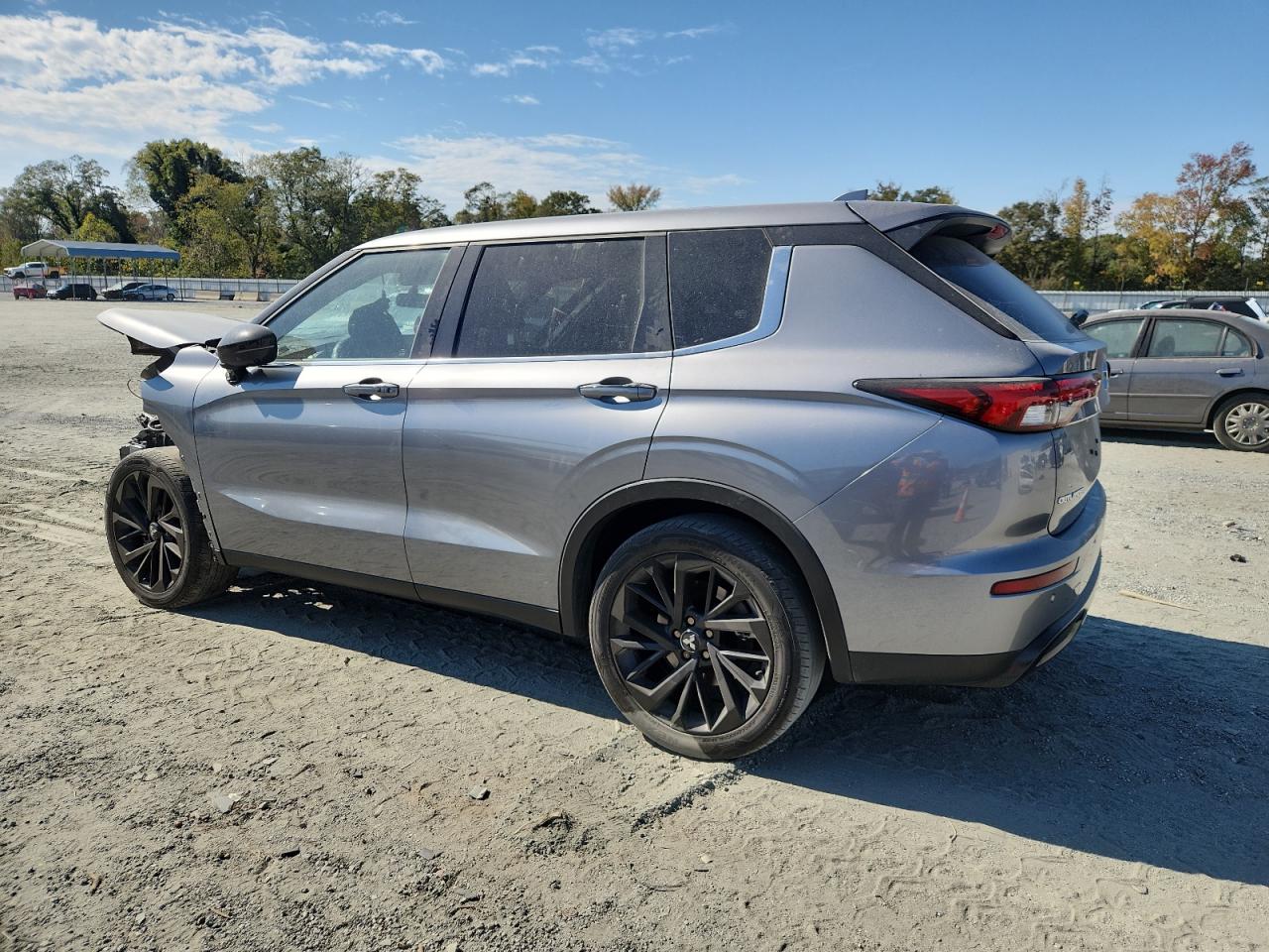 MITSUBISHI OUTLANDER SE