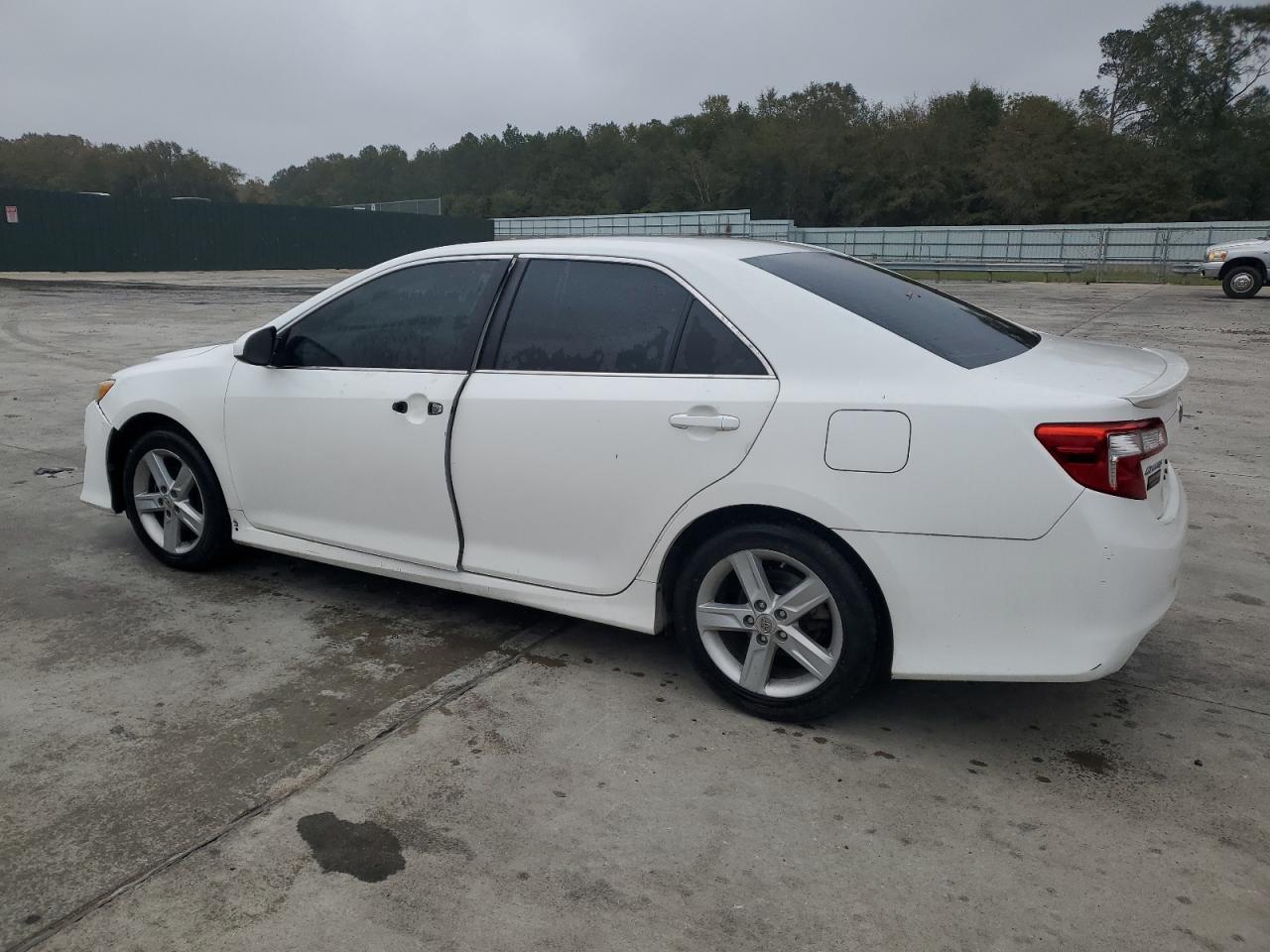 TOYOTA CAMRY BASE