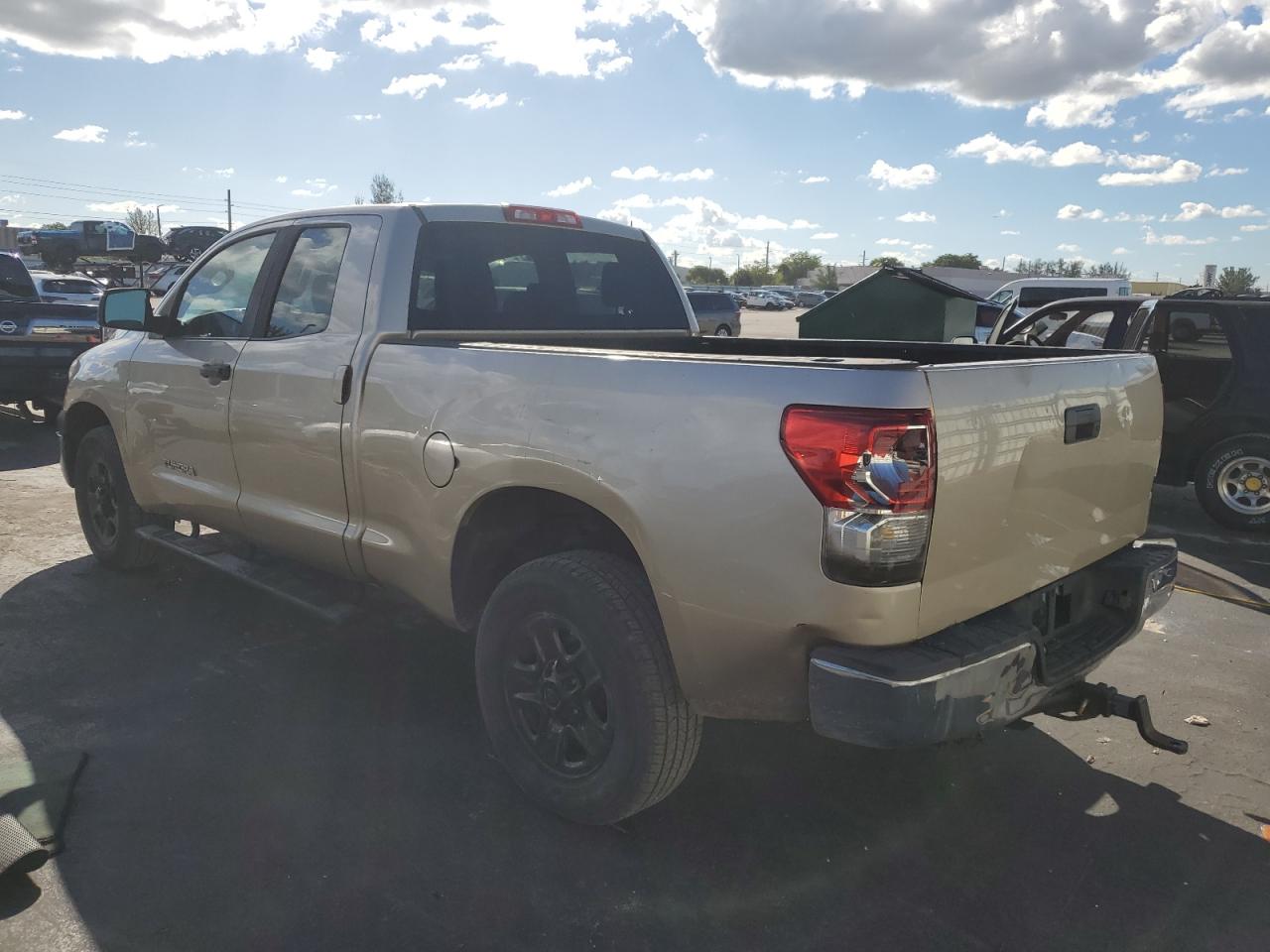 TOYOTA TUNDRA DOUBLE CAB SR5