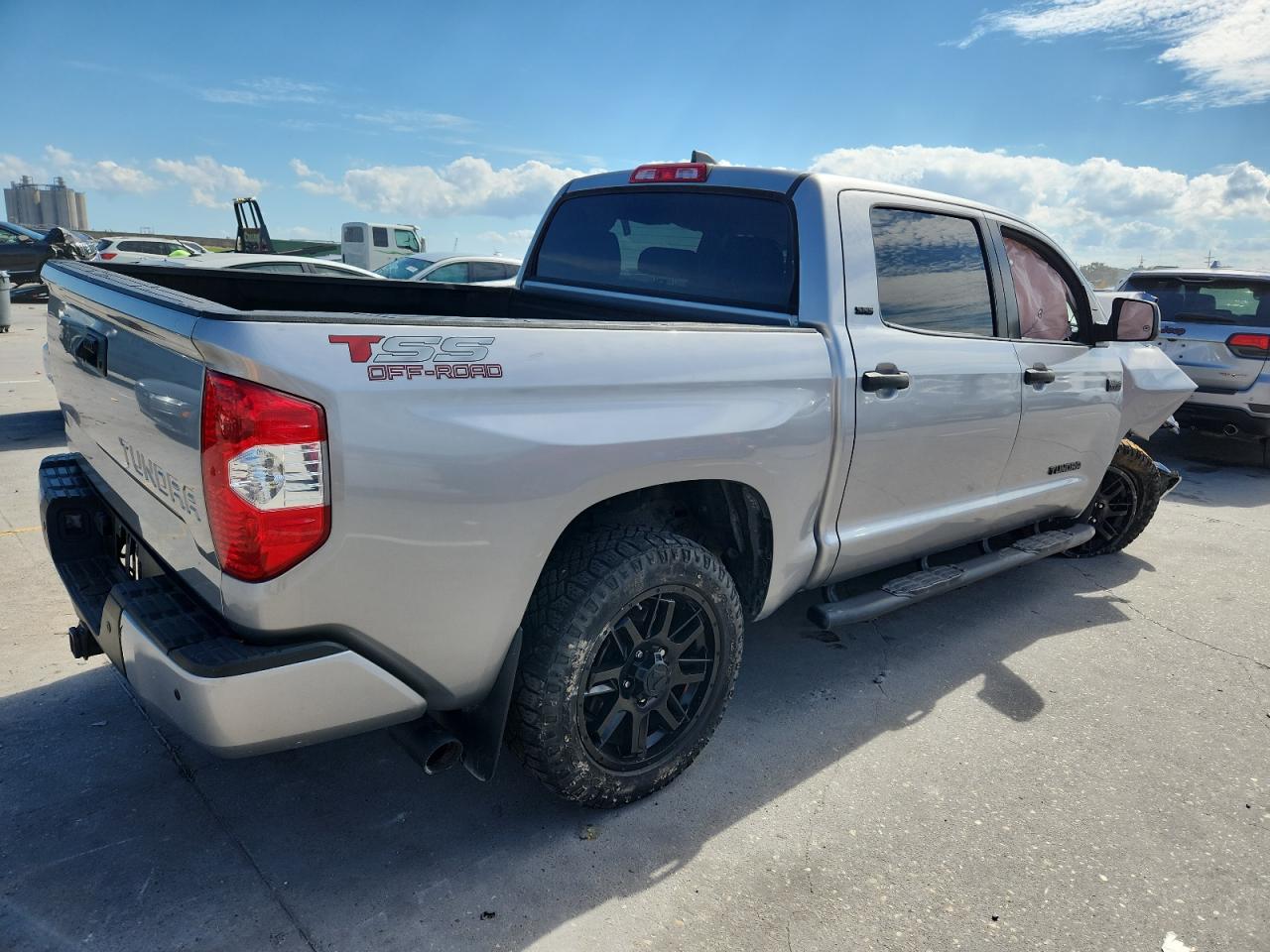 TOYOTA TUNDRA CREWMAX SR5